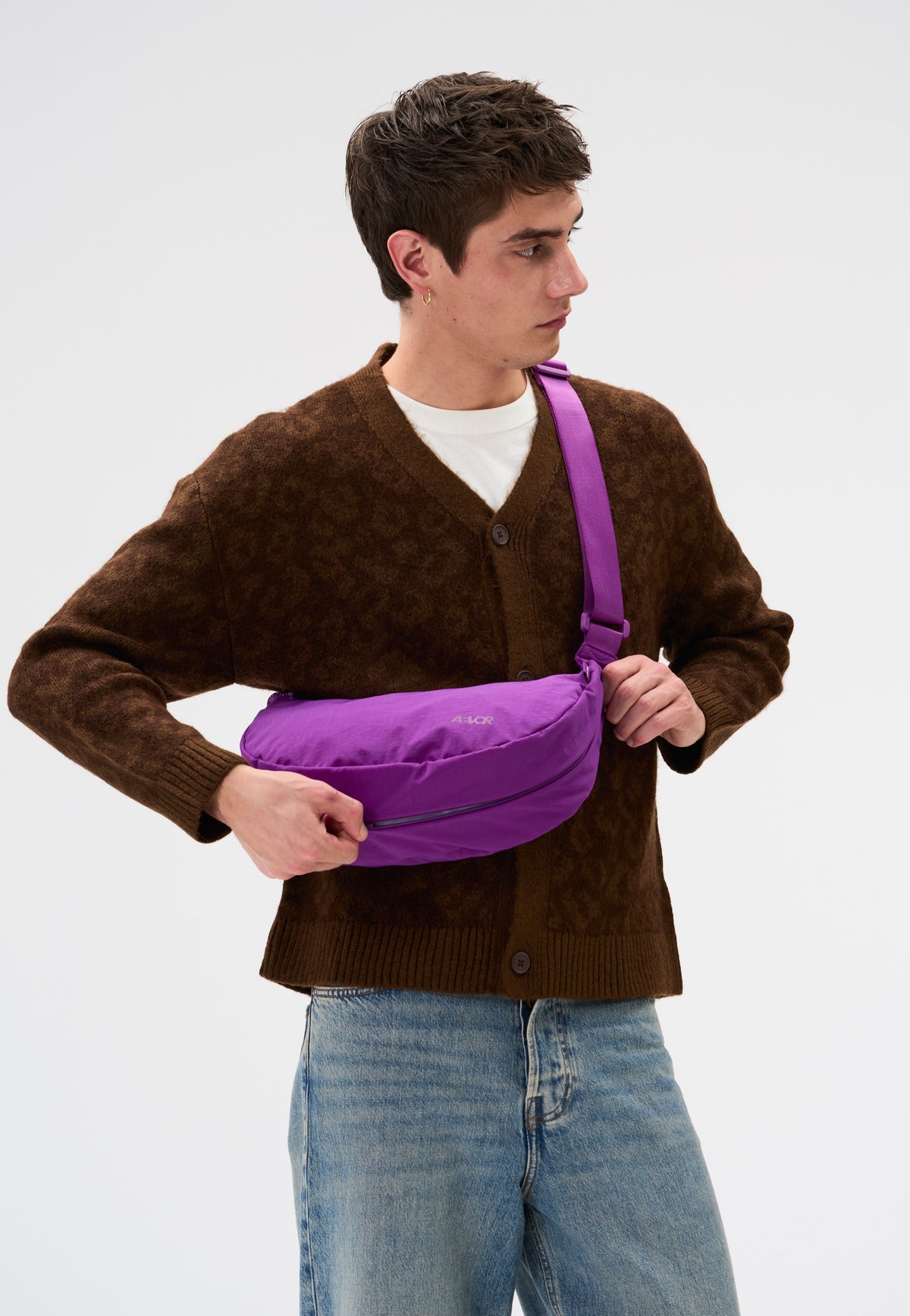 AEVOR Sling Bag Electric Fuchsia Bolso bandolera