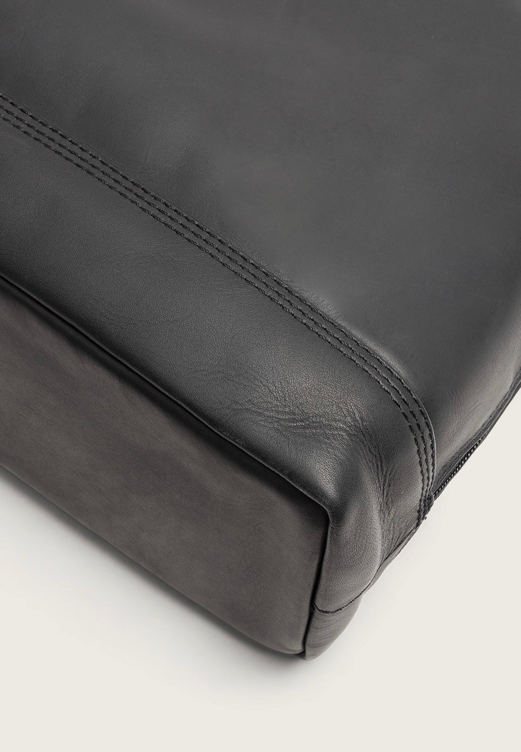 The Chesterfield Brand Isara 1110 Black Shoulder Bag