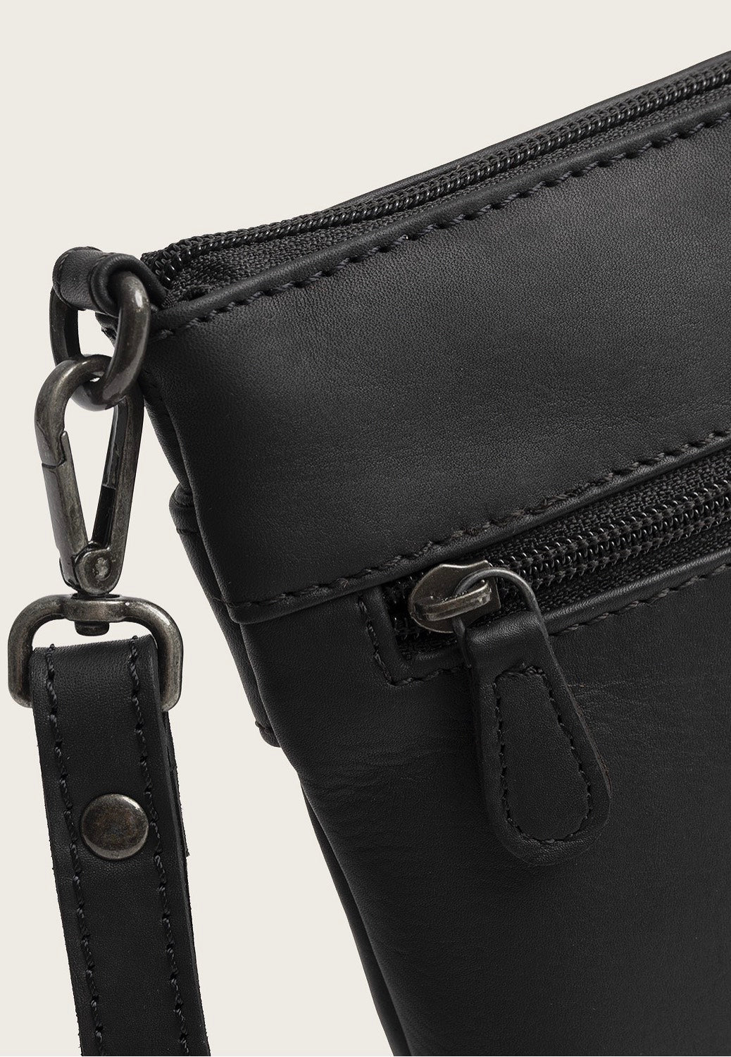 The Chesterfield Brand Harlan 1440 Black Shoulder Bag