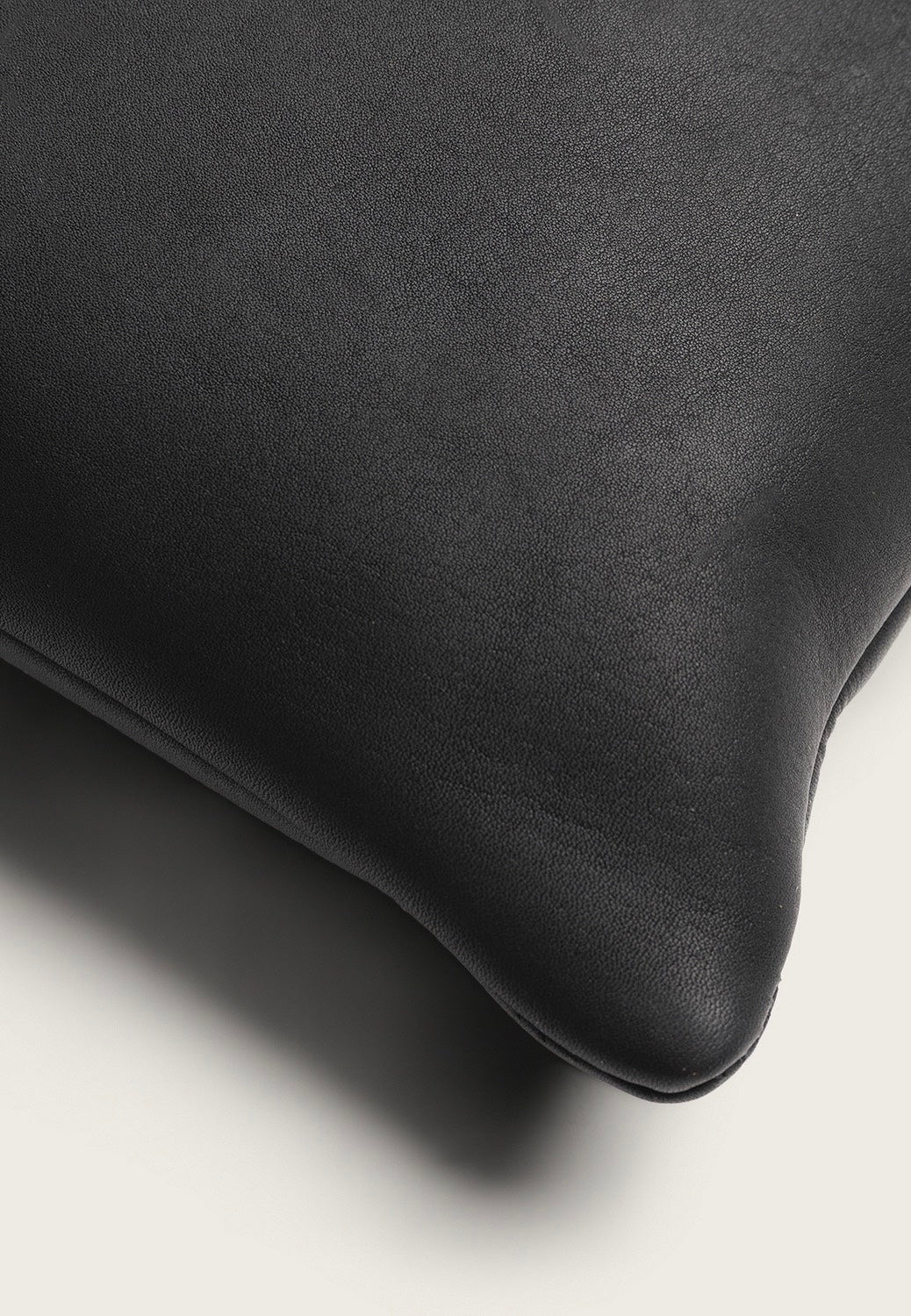 The Chesterfield Brand Harlan 1440 Black Shoulder Bag