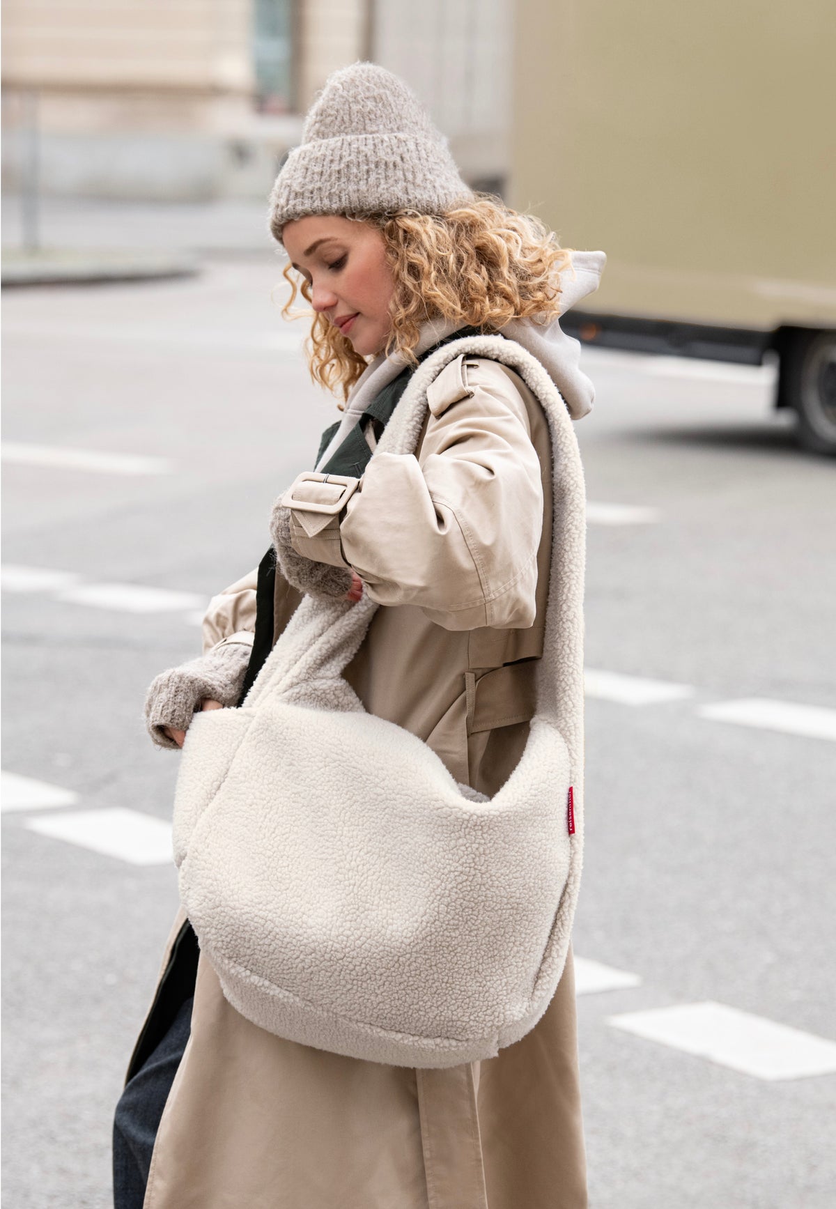 reisenthel Moonbag Teddy Sand Hobo-tas