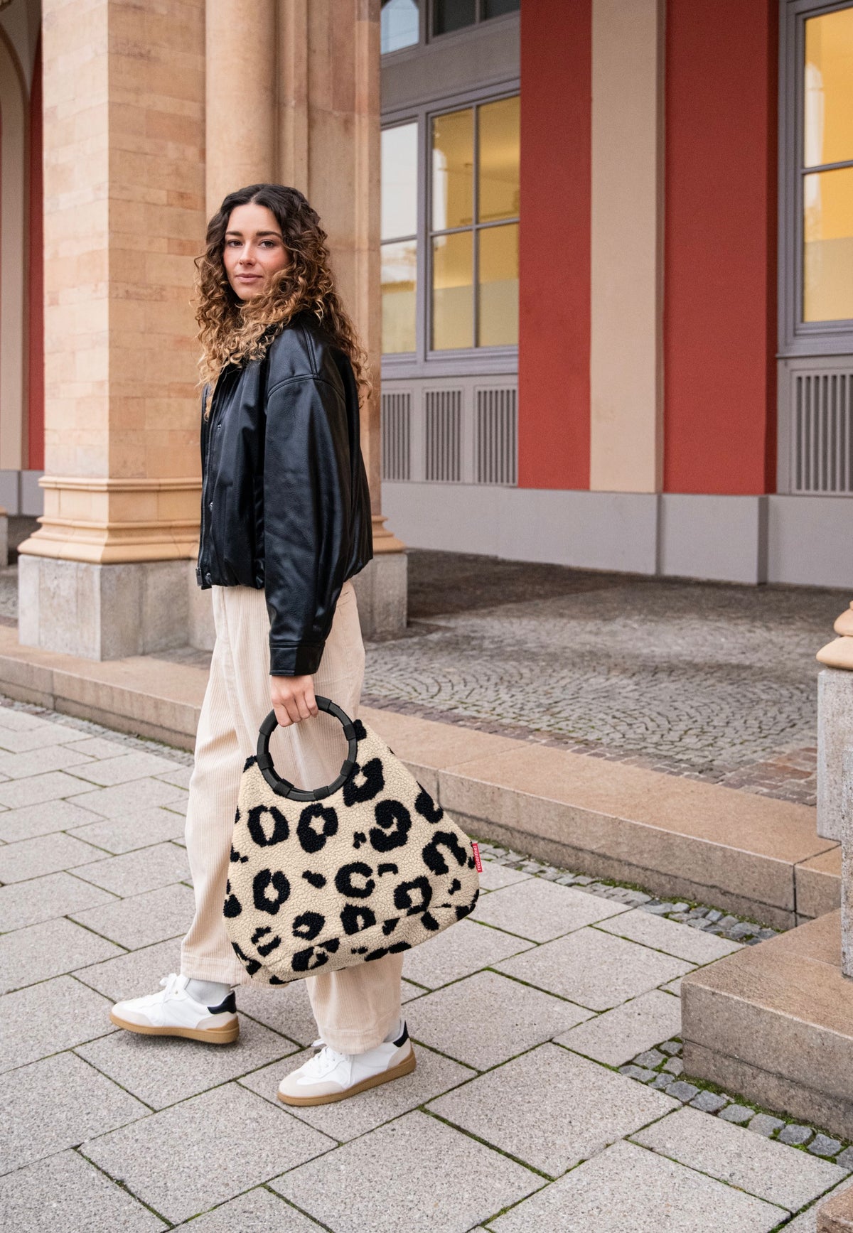 reisenthel Loopbag Hobo Teddy Leo Cream Comprador