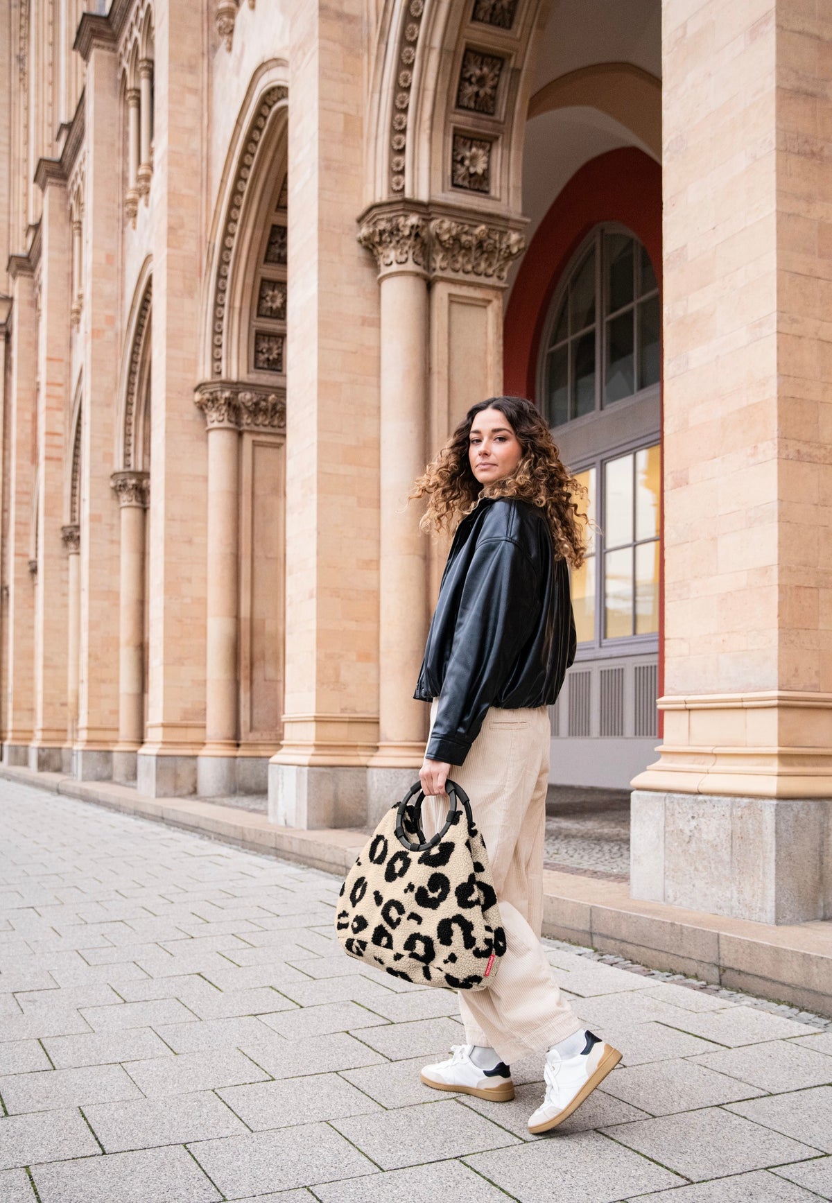 reisenthel Loopbag Hobo Teddy Leo Cream Comprador