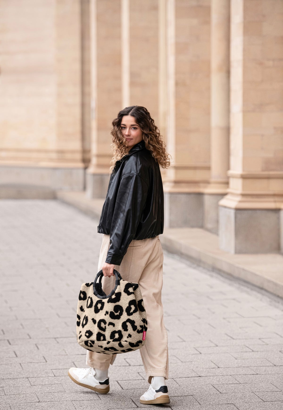 reisenthel Loopbag Hobo Teddy Leo Cream Comprador