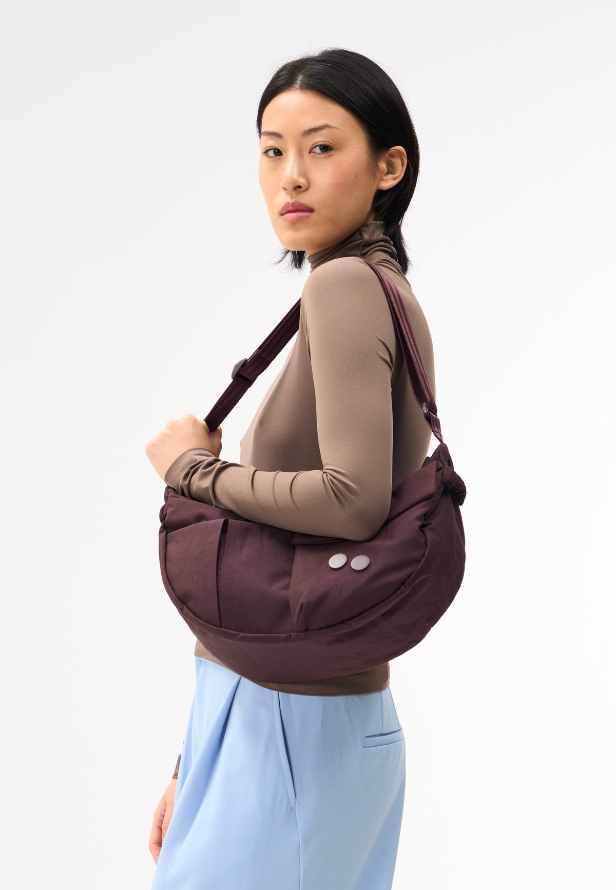 pinqponq Krumm Medium Crinkle Mahagoni Schoudertas