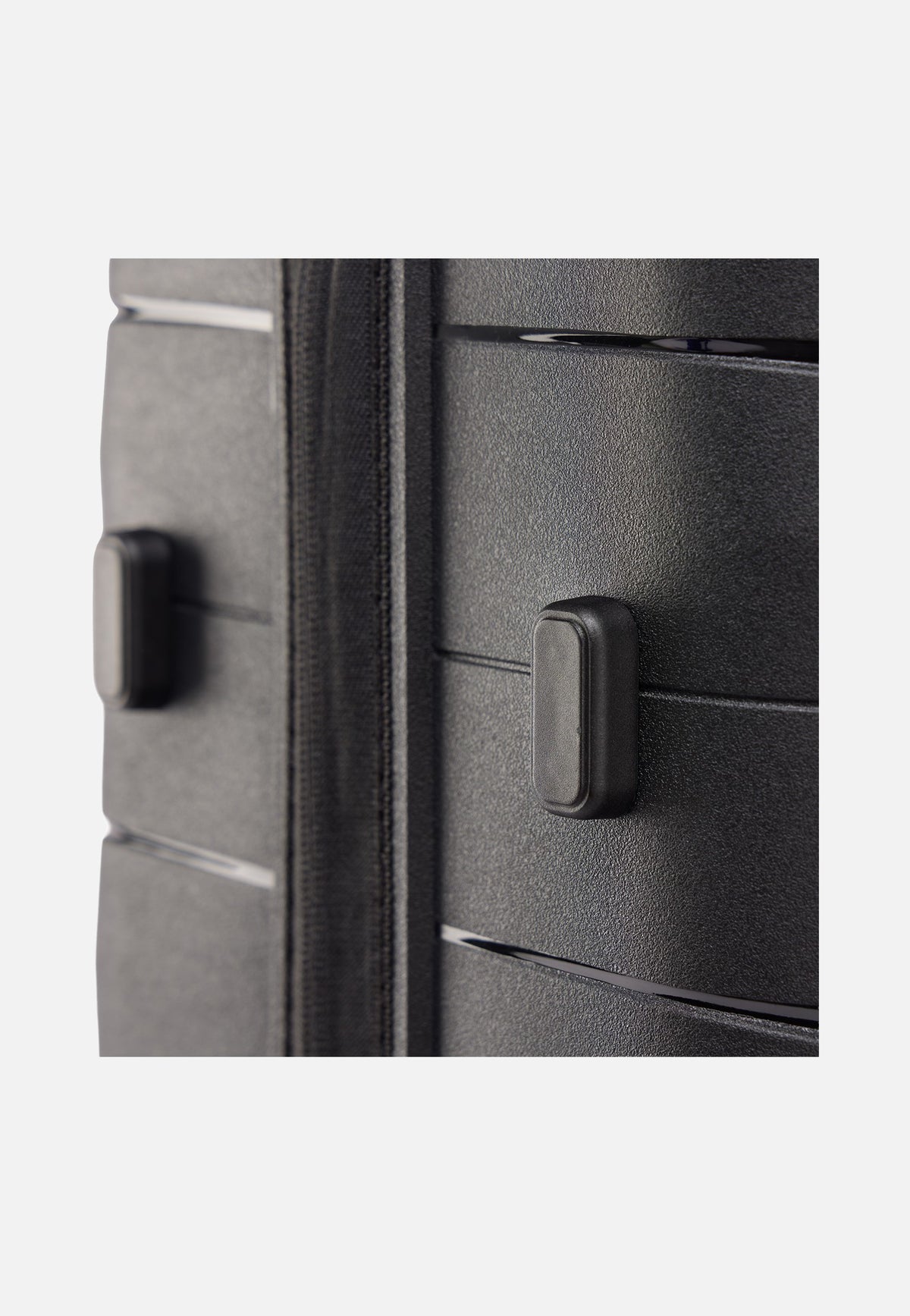 Stratic Ethos Trolley M Black Suitcase