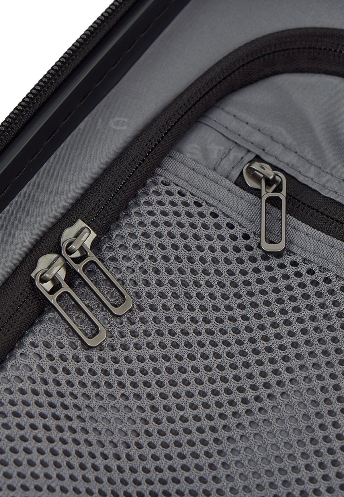 Stratic Phoenix ML Trolley S Black Koffer