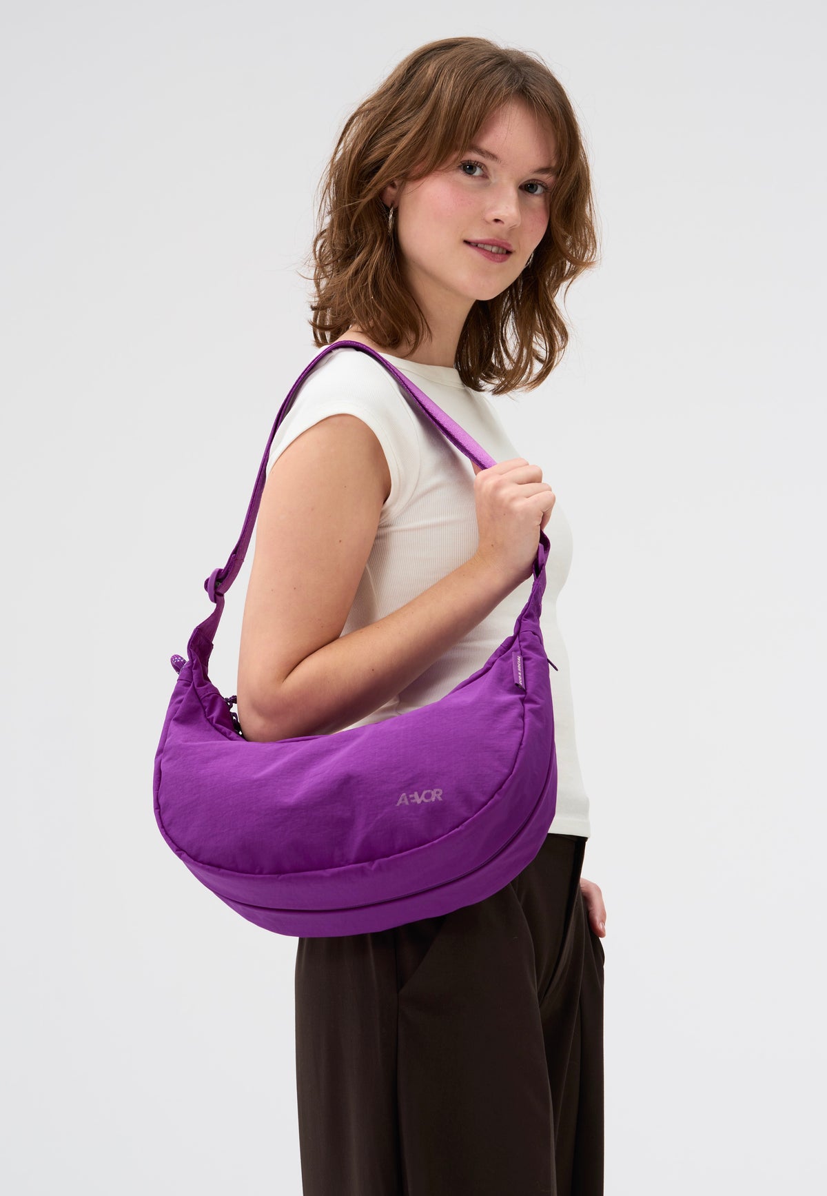 AEVOR Sling Bag Electric Fuchsia Bolso bandolera