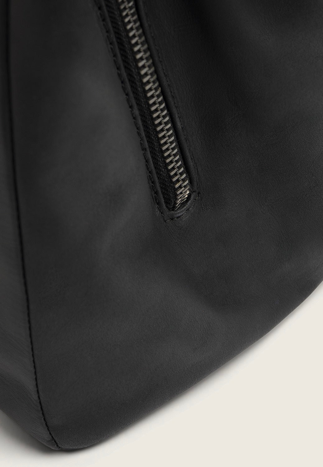 The Chesterfield Brand Lioren 1450 Black Shoulder Bag