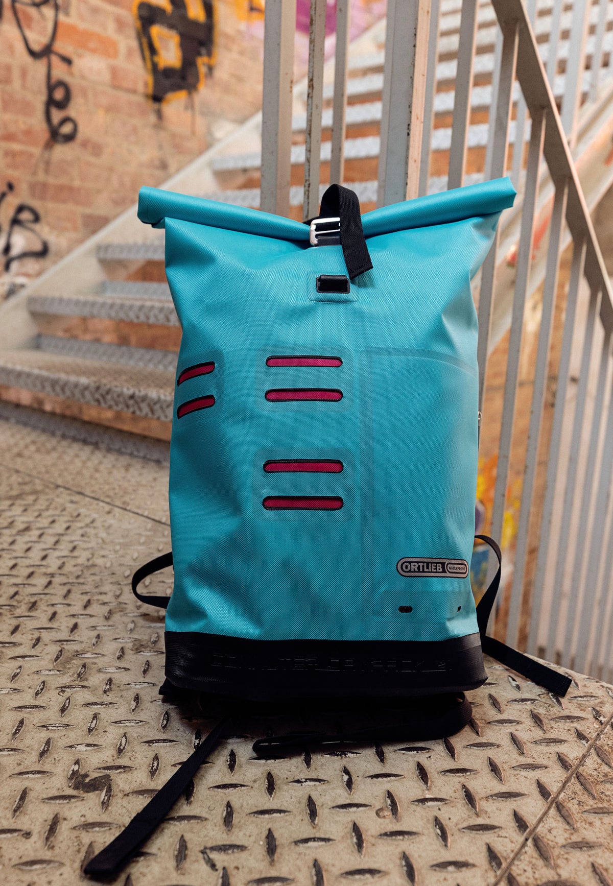 ORTLIEB Commuter Daypack Cyber 21L Cyber Blue/Pink Rolltop Rugzak