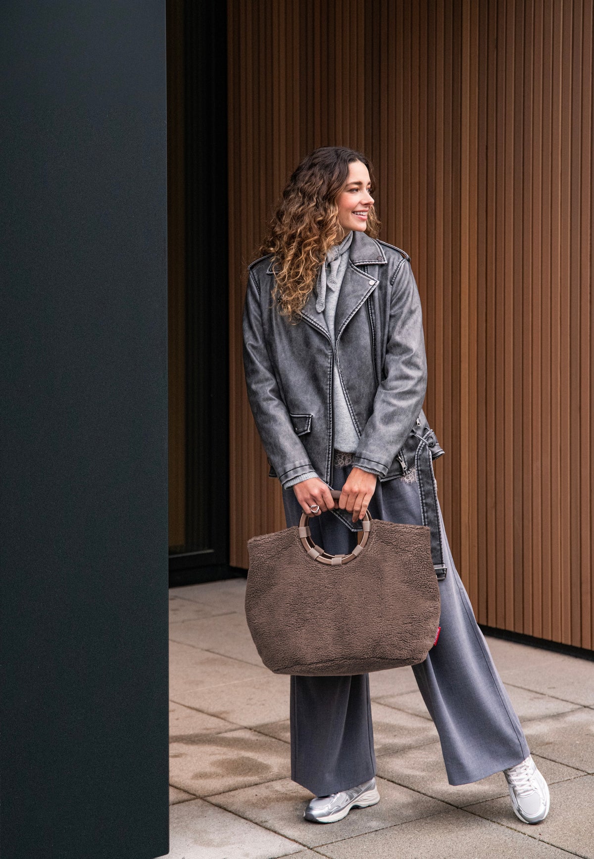 reisenthel Loopbag Hobo Teddy Chocolate Shopper