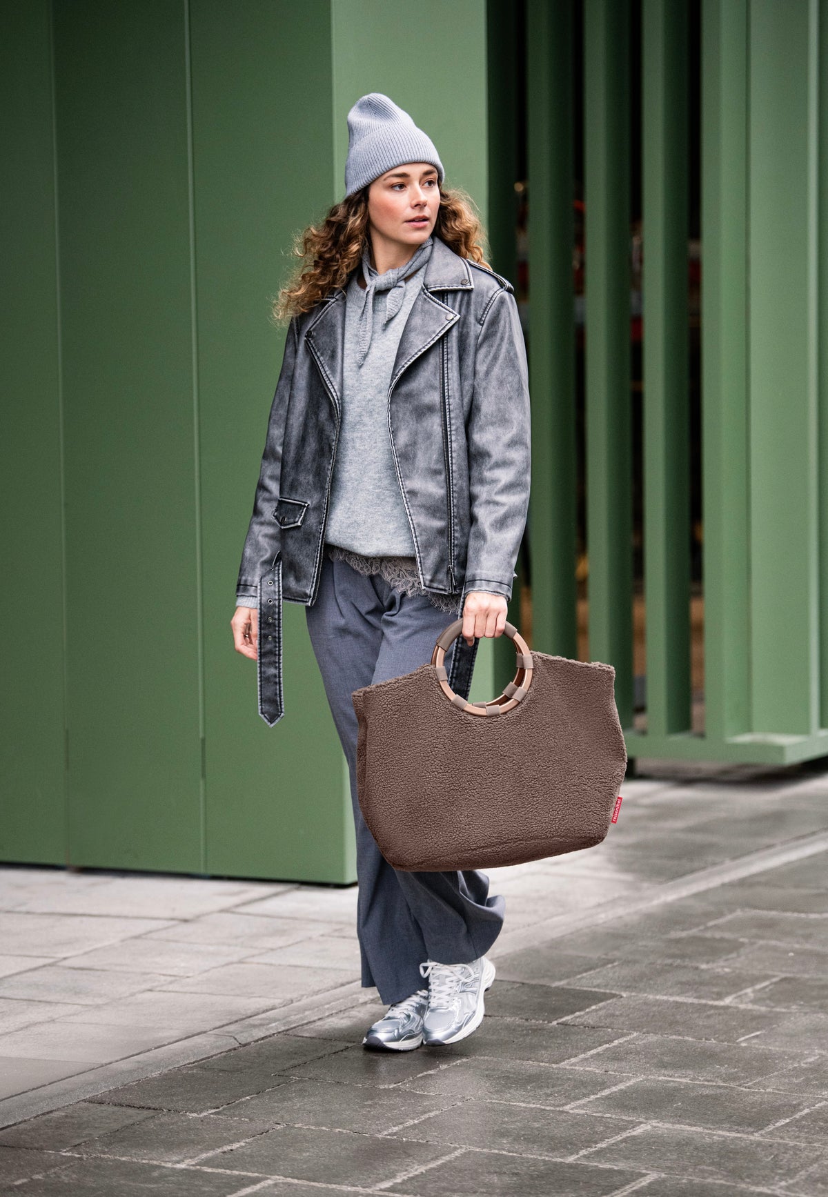 reisenthel Loopbag Hobo Teddy Chocolate Shopper