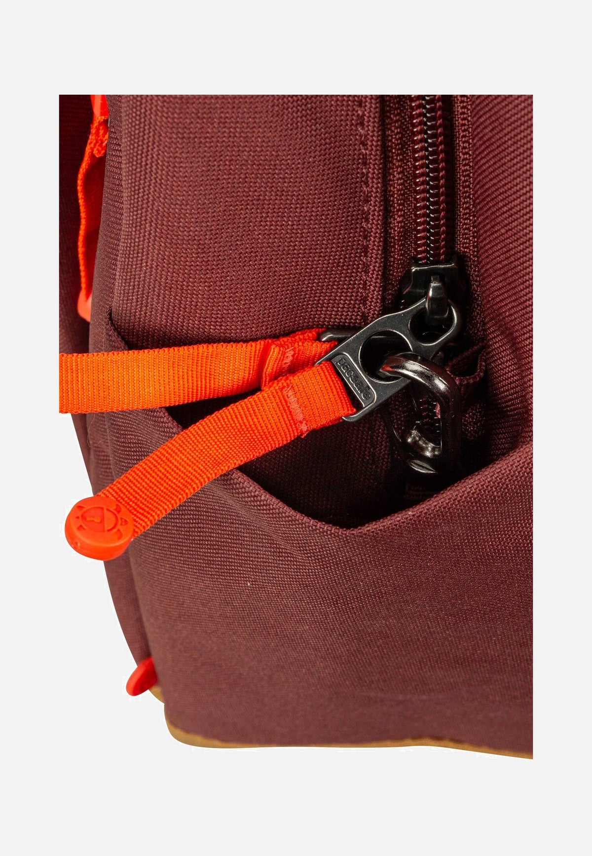 Pacsafe GO 15L Garnet Red Rugtassen