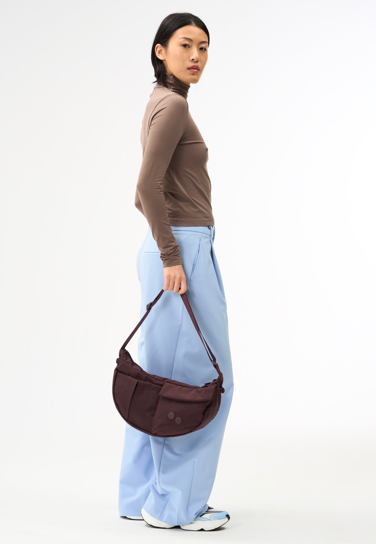 pinqponq Krumm Medium Crinkle Mahagoni Schoudertas