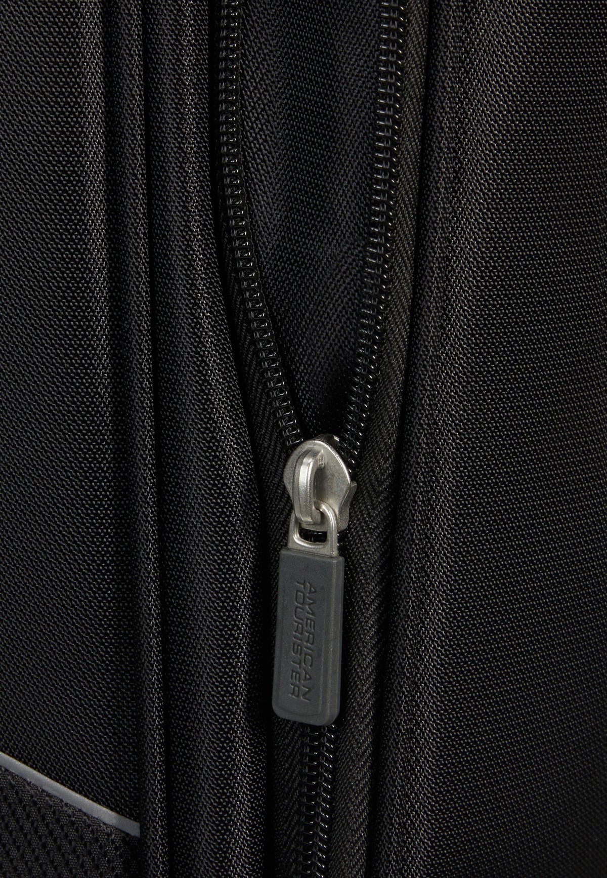 American Tourister Summerride Spinner L Exp TSA Black Suitcase
