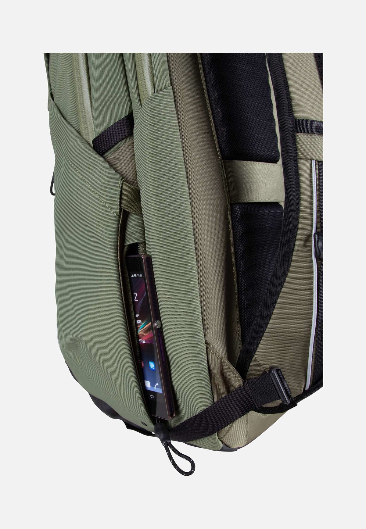 Thule Paramount Commuter 27L Olivine Backpack