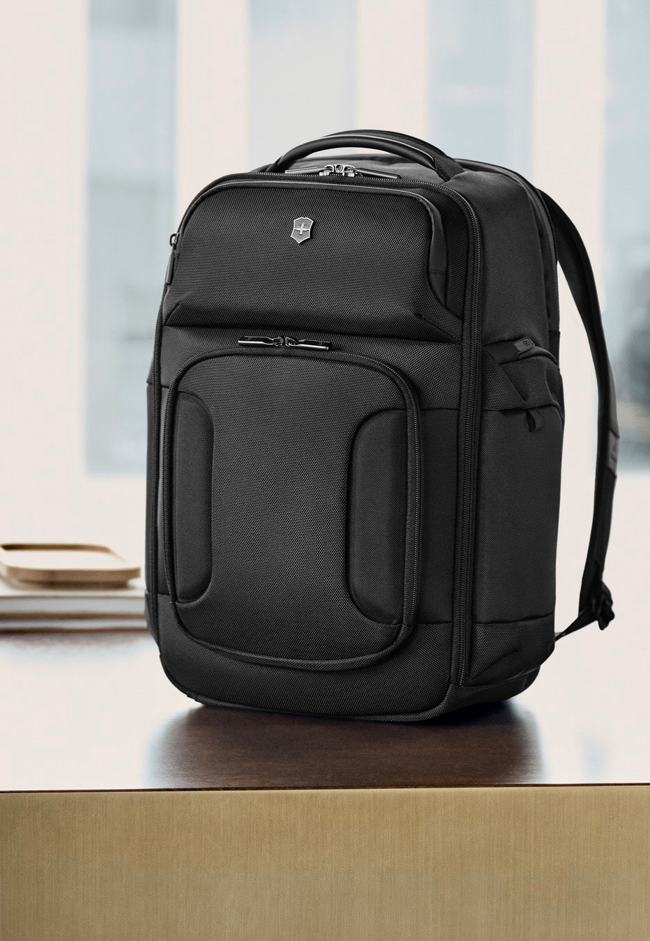 Victorinox Werks Traveler 7.0 Deluxe Black Rugtassen