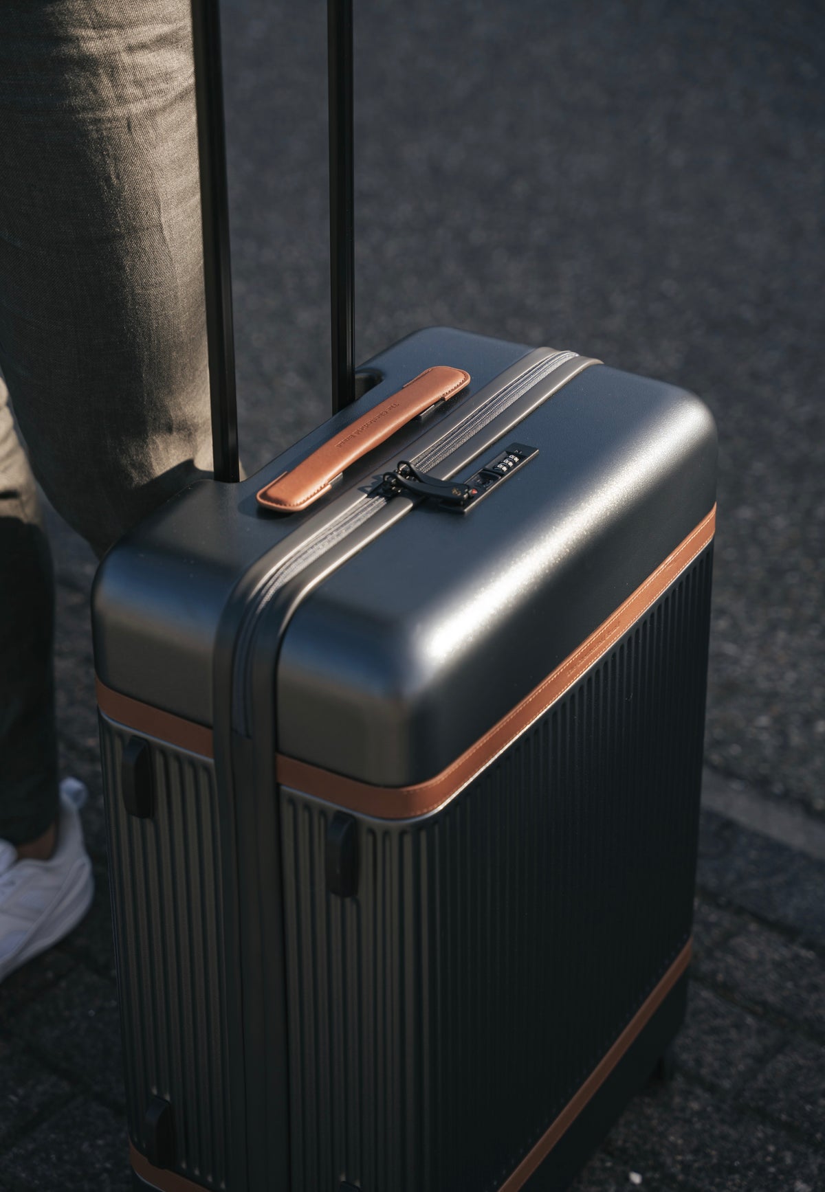 The Chesterfield Brand Zuna Medium Urban Graphite Suitcase